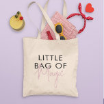 Kleine tas van Magic Minimalist Modern Quote<br><div class="desc">Deze canvas tas is een stijlvol en functioneel accessoire dat het beste van beide werelden combineert: leuke en speelse typografie met een minimalistisch design dat het veelzijdig en eenvoudig te draag met elke outfit en een handvol design van verfijning en elegantie aan de algehele look toevoegt. Het typografische ontwerp is...</div>
