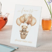 Kleine teddybeer met ballonnen reclamebord met voetstuk (Insitu)