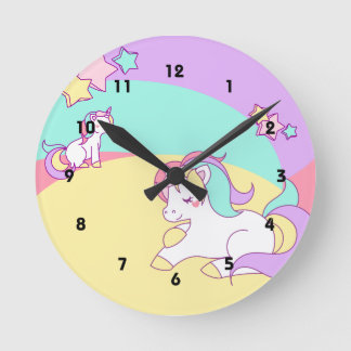 Kleine Unicorns in pasteelkleuren Ronde Klok
