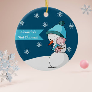 Kleine varken en sneeuwman knuffelen eerste kerst keramisch ornament