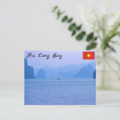 Kleine vissersboot in Ha Long Bay - Vietnam, Azië Briefkaart (Staand voorkant)
