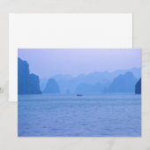 Kleine vissersboot in Ha Long Bay - Vietnam, Azië Kaart (Voorkant / Achterkant)
