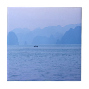 Kleine vissersboot in Ha Long Bay - Vietnam, Azië Tegeltje