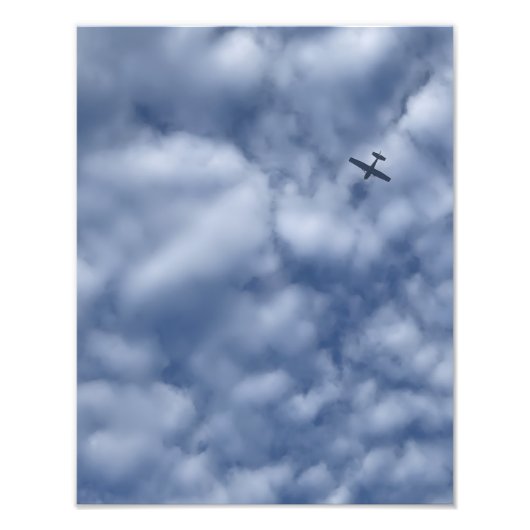 Kleine vliegtuigen vliegen blauwe bewolkte lucht f foto afdruk (Voorkant)