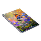 Kleine vlinder op wilde bloemen bij zonsopgang notitieboek (Rechterzijde)