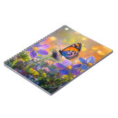 Kleine vlinder op wilde bloemen bij zonsopgang notitieboek (Linkerzijde)