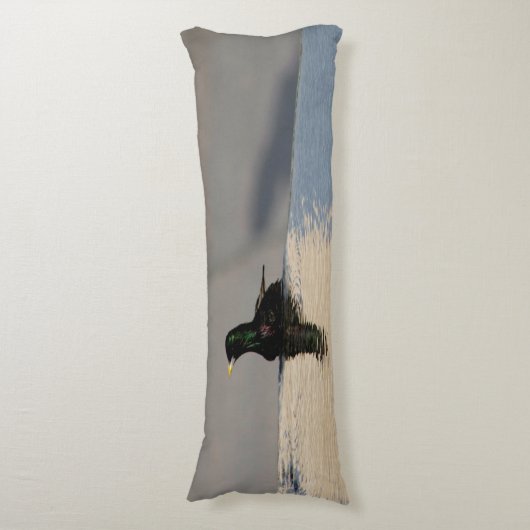 Kleine vogel op het water lichaamskussen (Voorkant Verticaal)