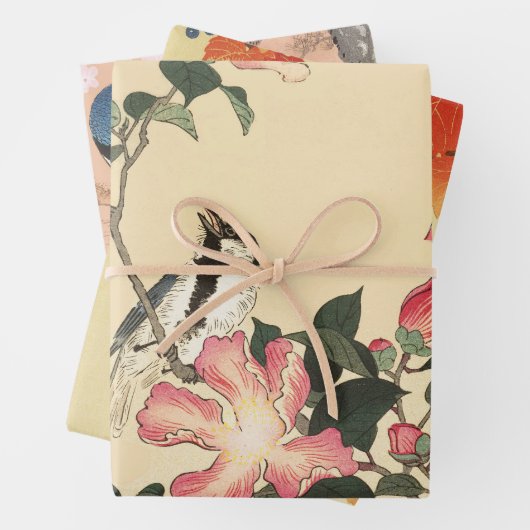 KLEINE VOGELS, PAUWEN, ROZE ROZEN, LOTUSBLOEMEN INPAKPAPIER VEL (In situ)