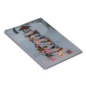 Kleine vuurtoren gedecorbeerd voor Kerstmis Notitieboek (Rechterzijde)