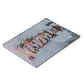 Kleine vuurtoren gedecorbeerd voor Kerstmis Notitieboek (Linkerzijde)