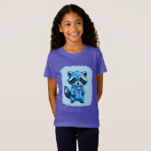 Kleine wasbeer in blauw T-shirt (Voorkant volledig)