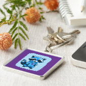 Kleine wasbeer in blauwe Sleutelhanger (Zijkant)