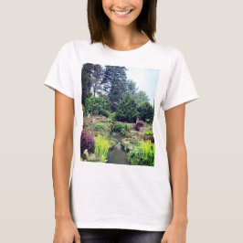 Kleine waterval in de tuin t-shirt