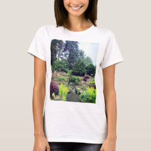 Kleine waterval in de tuin t-shirt