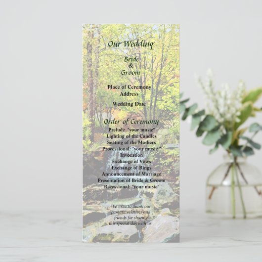 Kleine waterval in het herfstparkprogramma Wedding Programmakaart (Staand voorkant)
