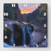 Kleine waterval langs de bergdal. vierkante klok (Voorkant)