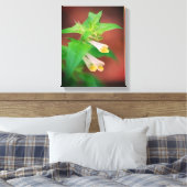 Kleine witte bloem dicht canvas afdruk (Insitu (Slaapkamer))