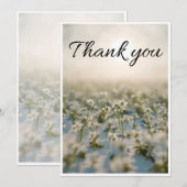Kleine witte bloem verspreid over bedankkaart (Voorkant / Achterkant)