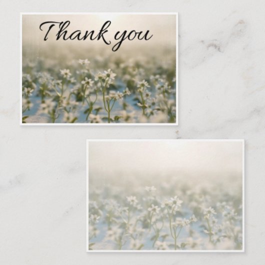 Kleine witte bloem verspreid over bedankkaart notitiekaartje (Voorkant / Achterkant)