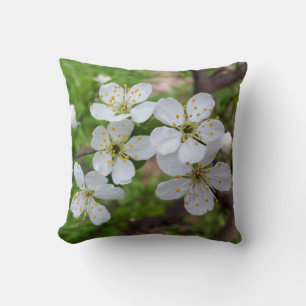 kleine witte bloemen kussen