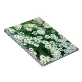 Kleine witte bloemen overdag in het gras notitieboek (Rechterzijde)