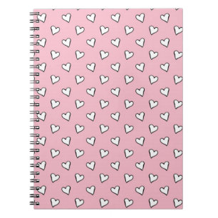 Kleine witte harten op roze notitieboek
