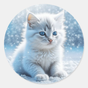 Kleine witte kitten in sneeuw kerst ronde sticker