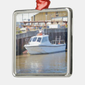 Kleine witte motorboot metalen ornament (Links)