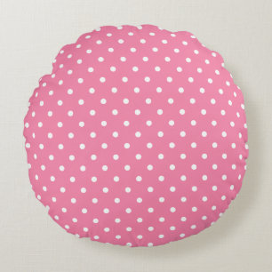 Kleine witte pooldots op opgerolde roze rond kussen