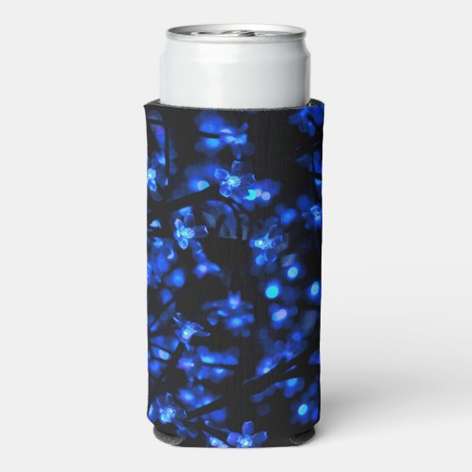 Kleine witte tand op blauw seltzer blikjeskoeler (Seltzer Achterkant)