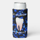 Kleine witte tand op blauw seltzer blikjeskoeler (Seltzer Voorkant)