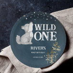 Kleine wolf thema verjaardagsfeestje wilde één papieren bordje<br><div class="desc">Kleine wolf thema verjaardagsfeestje wild een gepersonaliseerde papieren borden,  schattig huilen wolf pup donker sterrennacht achtergrond.</div>