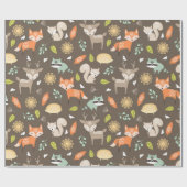 Kleine Woodlanddieren op bruine achtergrond Cadeaupapier (Vlak)