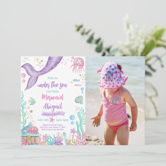 Kleine zeemeermin onder het Zee Verjaardagsfoto Kaart (Staand voorkant)