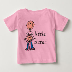 Kleine zuster met Big Brother T-shirts en cadeautj