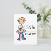 Kleine zuster met Big Brother T-shirts en cadeautj Briefkaart (Staand voorkant)