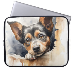 KLEINE ZWARTE EN BRUINE PUPPY HOND DIE OVER HET HE LAPTOP SLEEVE