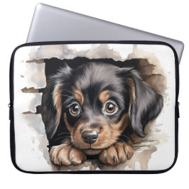 KLEINE ZWARTE EN BRUINE PUPPY HOND DIE OVER HET HE LAPTOP SLEEVE