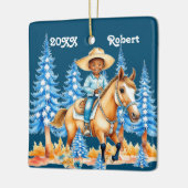 Kleine zwarte jongen op paard winterscène aangepas keramisch ornament (Links)