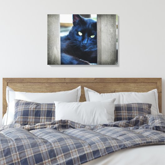 Kleine zwarte Kat Canvas Afdruk (Insitu (Slaapkamer))