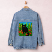 Kleine zwarte kat in een tulpentuin denim jacket (Hangar)