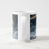 Kleiner blauer Dino auf einer Wolke  Grote Koffiekop (Achterkant)