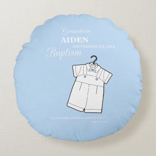 Kleinzoon Dooppak op Baby Blue Gepersonaliseerd Rond Kussen (Voorkant)