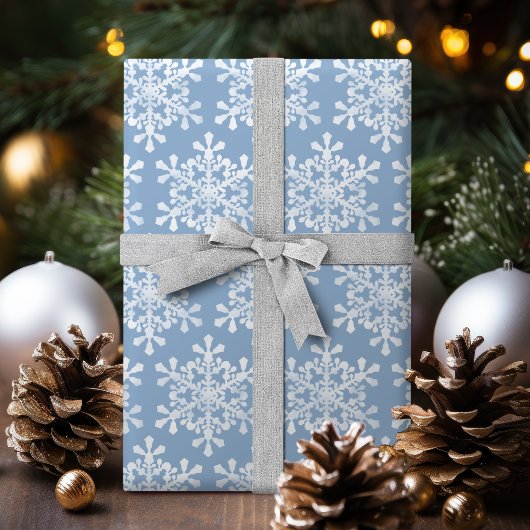 Kleur Editable Blue en White Snowflakes Kerstmis Cadeaupapier
