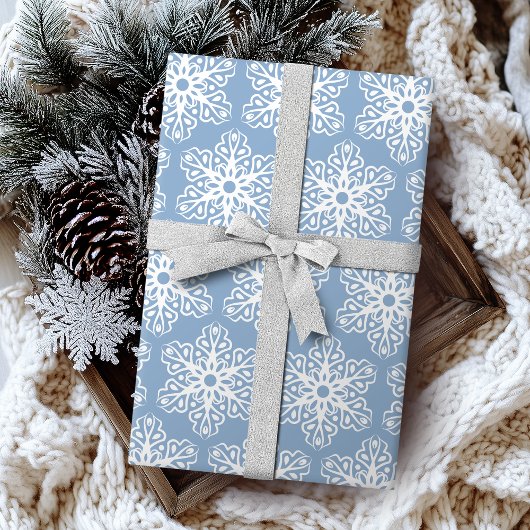 Kleur Editable Blue en White Snowflakes Kerstmis Cadeaupapier