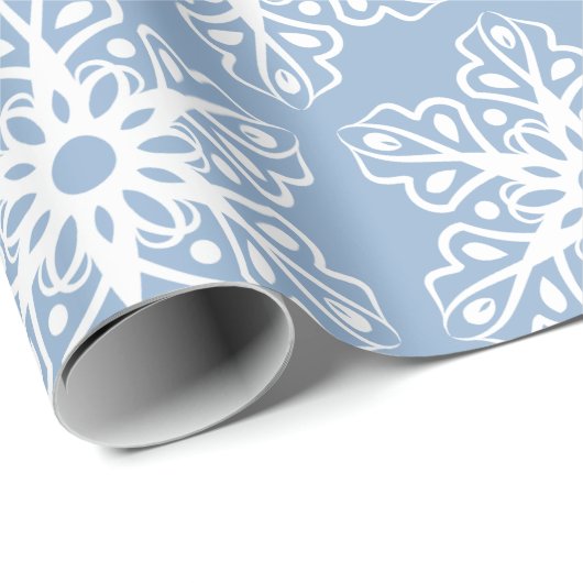 Kleur Editable Blue en White Snowflakes Kerstmis Cadeaupapier (Rol Hoek)