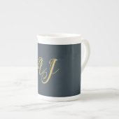 Kleur Goud Charcoal Monogram Professioneel Initiaa Porselein Kop (Voorkant rechts)