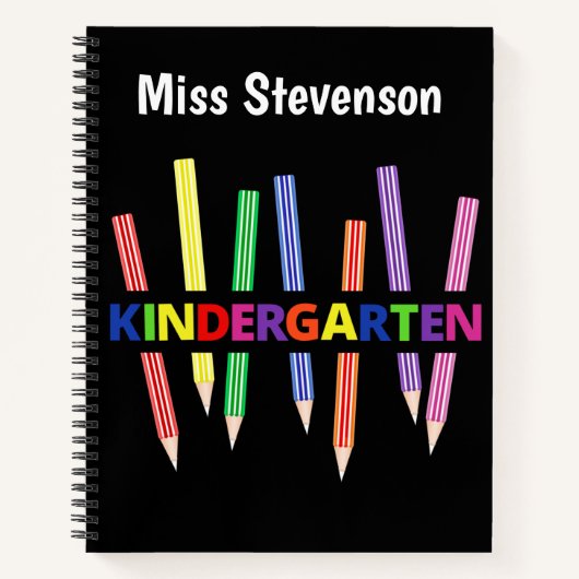 Kleur Pencils Kindergarten Notitieboek (Voorkant)