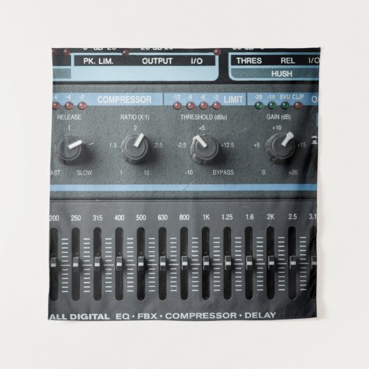 Kleurafbeelding van vele knoppen in een geluidsopn wandkleed (Voorkant)