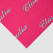 Kleurblok monogram op hete fuchsia roze tissuepapier (Detail)